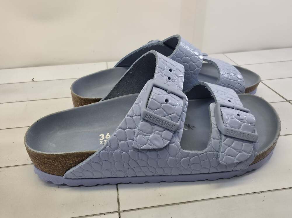 Birkenstock Women’s Sz 36 Arizona Rivet Logo Dusty Blue Leather Slides US 5-5.5 - Picture 3 of 6